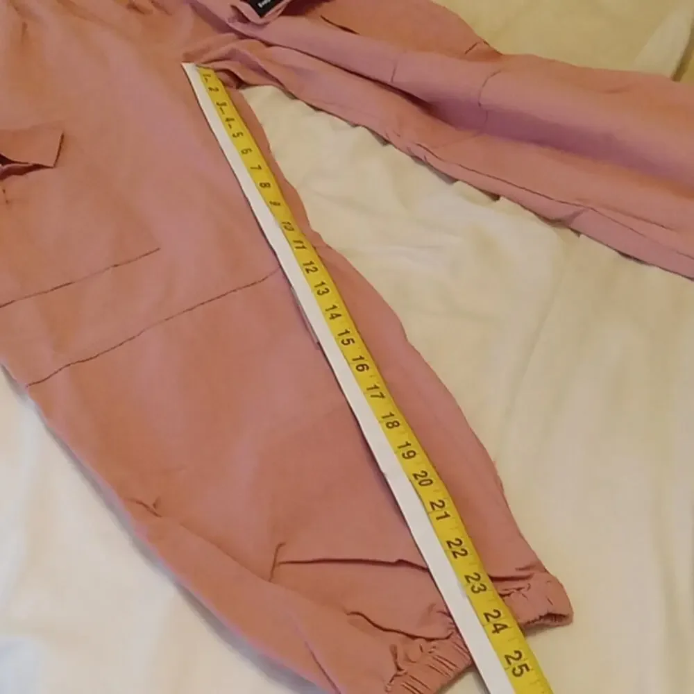 Sangtree Women's Medium pink cargo pants. Atleisure,Casual, Streetwear.